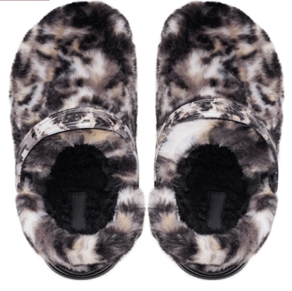 Crocs CLASSIC FUR SURE WOMEN CLOG - Picture 12 of 15